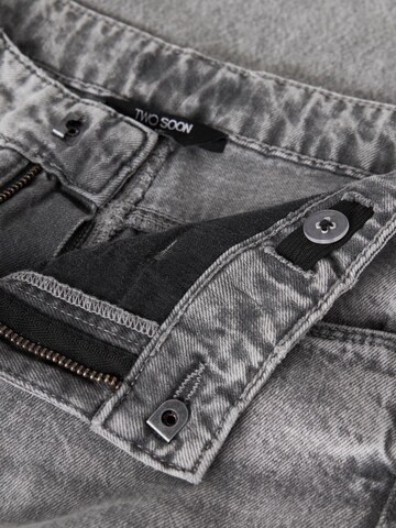 Regular Jean TWO SOON en gris