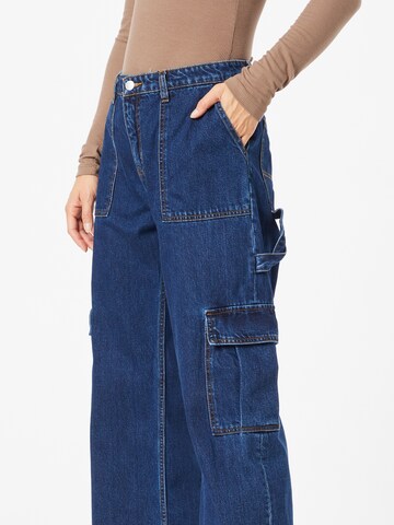 Loosefit Jeans cargo Monki en bleu