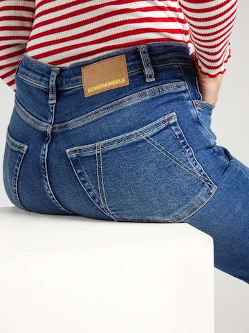 Slimfit Jeans 'LEJAANI' di ARMEDANGELS in blu