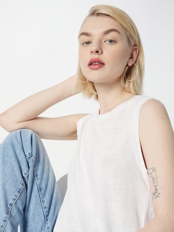 GAP Top in White