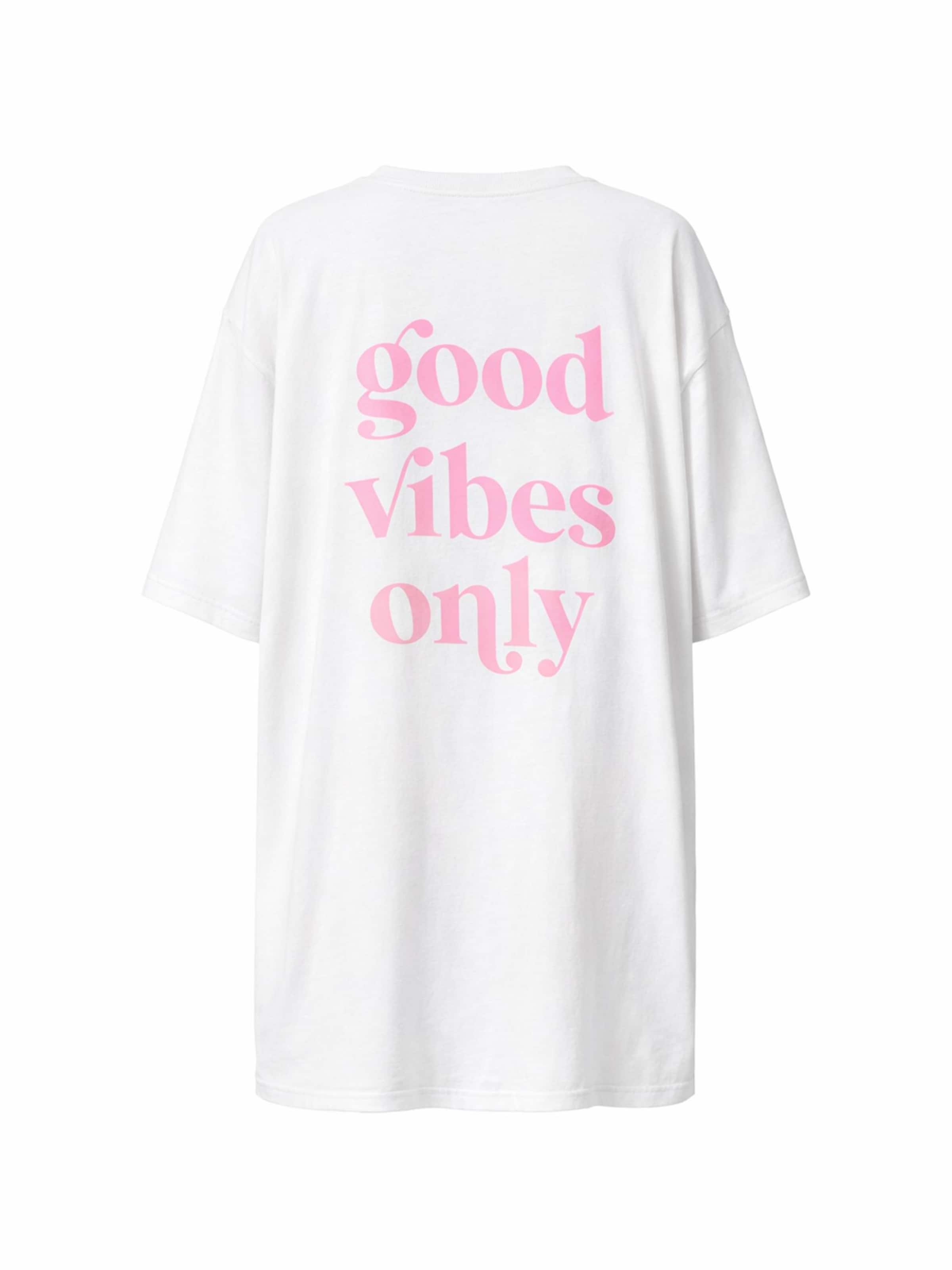 Worldclassca Oversized Shirt 'Oversize T-Shirt' in White, Item view