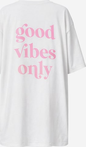 Worldclassca Oversized Shirt 'Oversize T-Shirt' in White: front