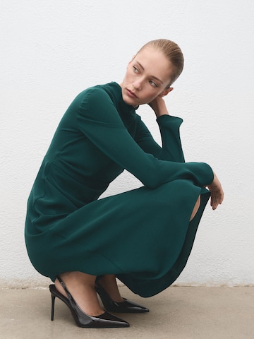 Rochie 'CARO' de la MANGO pe verde