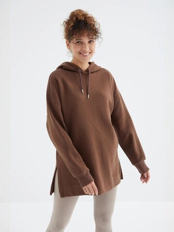 Tommy Life Sweatshirt in Brown