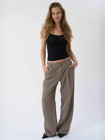 TEESHOPPEN Regular Housut ' Mila ' värissä beige: etupuoli