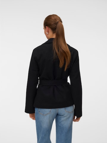 VERO MODA Φθινοπωρινό και ανοιξιάτικο μπουφάν 'VMFORTUNEMAJA' σε μαύρο