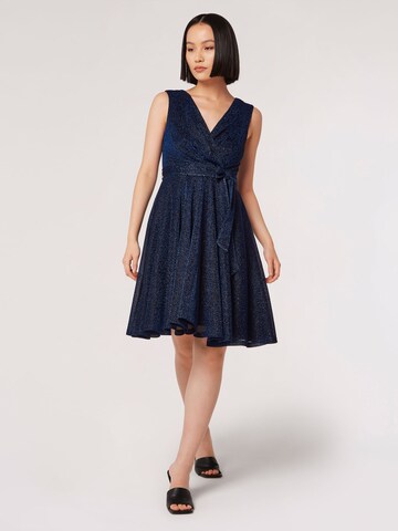 Robe Apricot en bleu