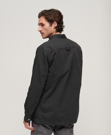 Coupe regular Veste mi-saison Superdry en noir