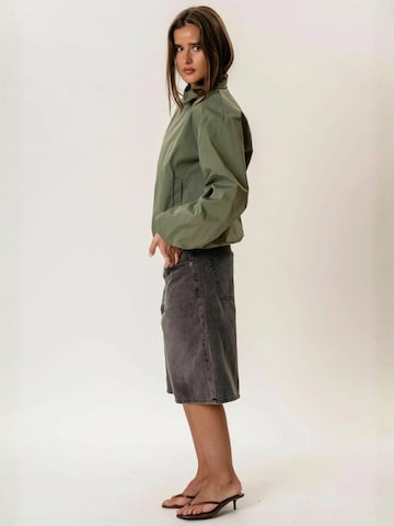TEESHOPPEN Kurtka przejściowa ' Ines ' w kolorze zielony