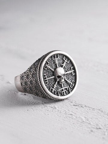 REYTEL - Anillo 'VEGVISIR WITH SKULL' en plata: frente