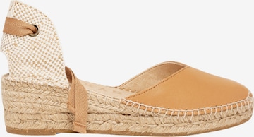 Alhamas Slingback Pumps 'Alpargata Cuña' in Beige: front