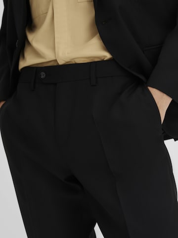 bonprix Regular Bügelfaltenhose in Schwarz