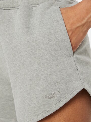 HOLLISTER Regular Trousers in Grey