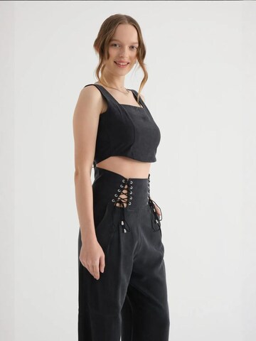 Hiccup Top in Black