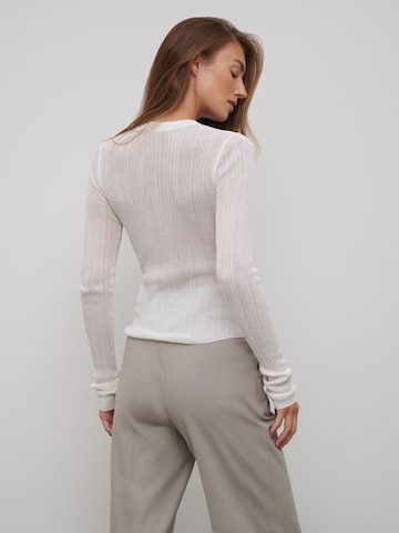 RÆRE by Lorena Rae - Pullover 'Elea' em branco