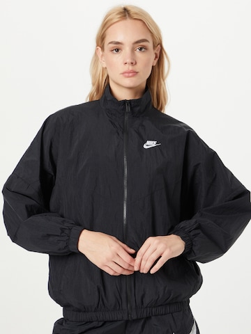 Nike Sportswear Overgangsjakke i sort: forside