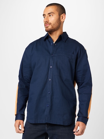 TOPMAN - Comfort Fit Camisa em azul: frente