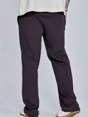 SikSilk Loosefit Sporthose 'Essentials Poly Track Pants' in Braun