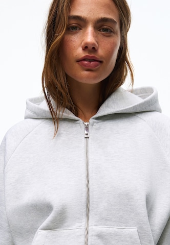 Bershka Collegetakki värissä harmaa