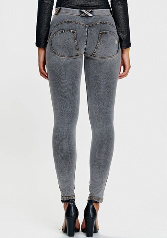 Freddy Skinny Jeggings in Grey