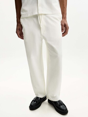 Bershka Loosefit Bukser i hvid: forside