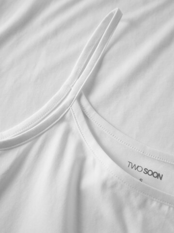 TWO SOON Undershirt in White