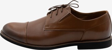 DreiMaster Vintage Lace-Up Shoes in Brown: front