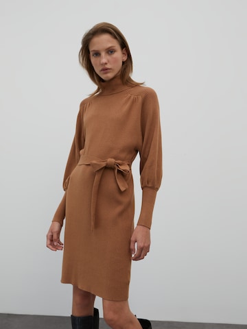 EDITED Knitted dress 'Malene' in Brown: front