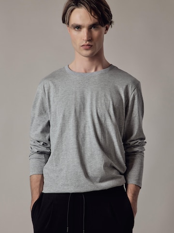 Maglietta di OWN Off With Nature in grigio: frontale