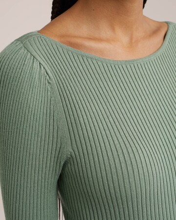 WE Fashion Sweater in Green