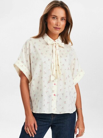 NÜMPH Blouse in Wit: voorkant