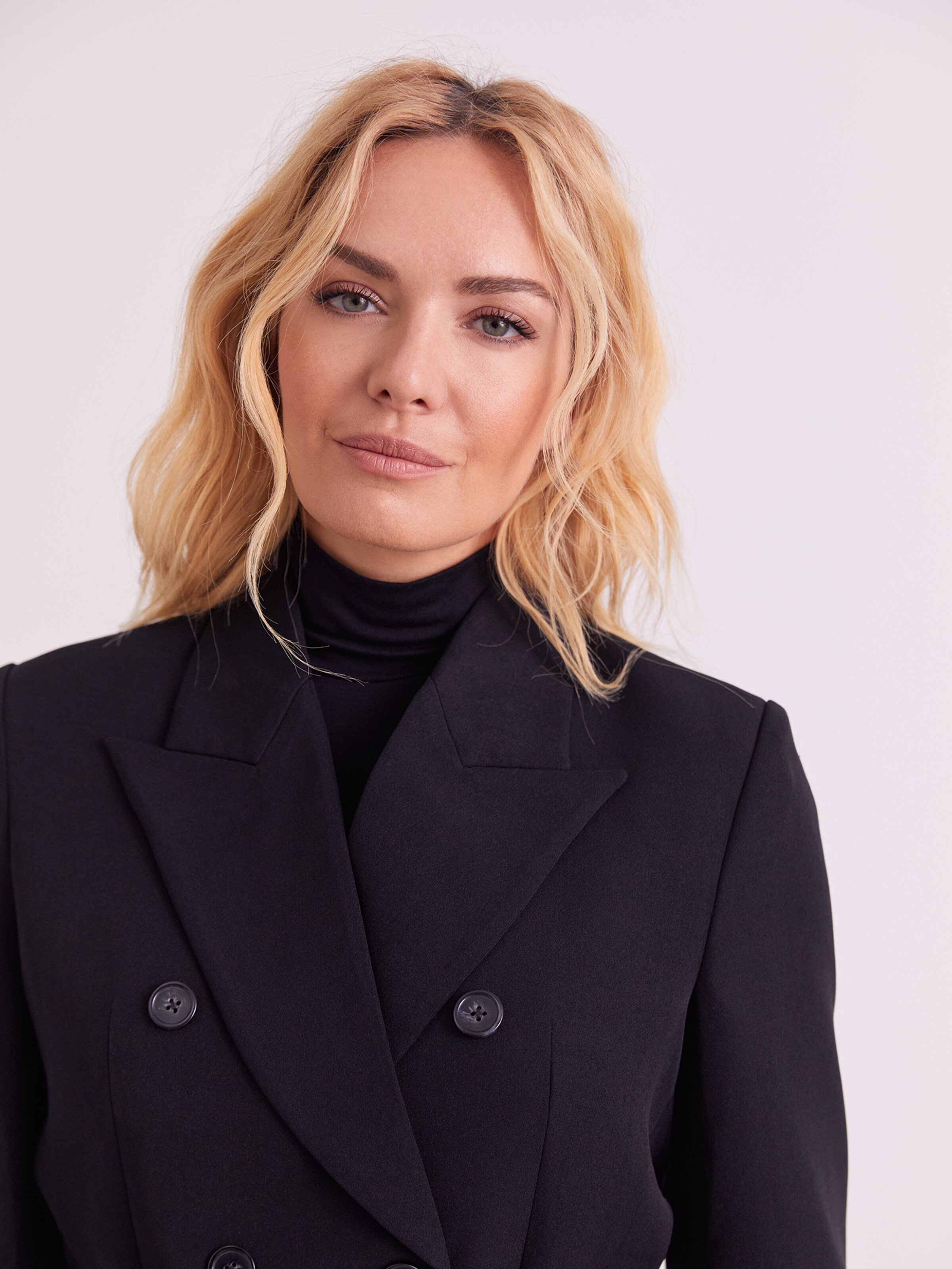 Frauen Blazer x Iconic by Tatiana Kucharova Blazer 'Nadia' in Schwarz - GN78072 Frauen Blazer x Iconic by Tatiana Kucharova Blazer 'Nadia' in Schwarz - GN78072