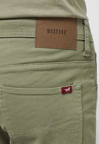 MUSTANG Regular Jeans 'Chicago' in Grün