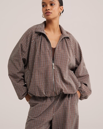 WE Fashion - Chaqueta de entretiempo en marrón: frente