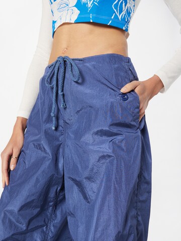 Loosefit Pantaloni 'Rian' di Edikted in blu