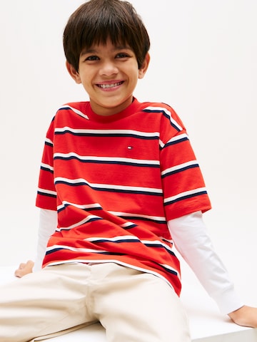 raudona TOMMY HILFIGER Marškinėliai 'ESSENTIAL'