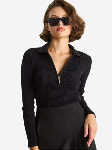 Bianco Lucci Trui in Zwart: voorkant