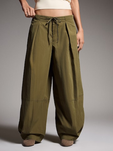 Baggy Pantaloni de la Bershka pe verde