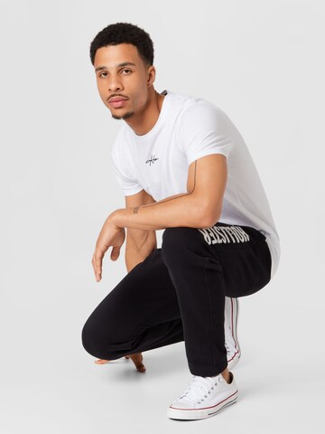 HOLLISTER Tapered Housut värissä musta