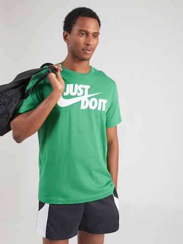 Nike Sportswear Средняя посадка Футболка 'Swoosh' в Зеленый: спереди