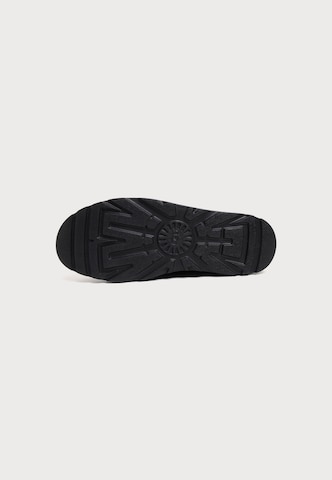 UGG - Zapatillas en negro