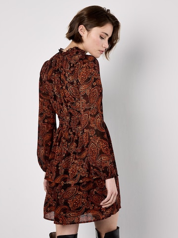 Robe Apricot en noir
