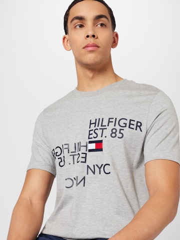TOMMY HILFIGER - Camiseta en gris