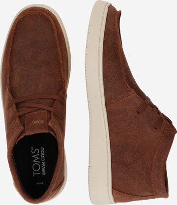 TOMS - Botas chukka em castanho