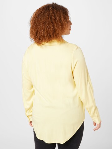 Vero Moda Curve - Blusa 'Josie' en amarillo