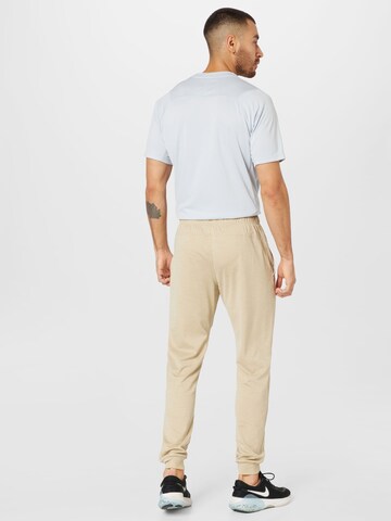 Effilé Pantalon de sport NIKE en beige