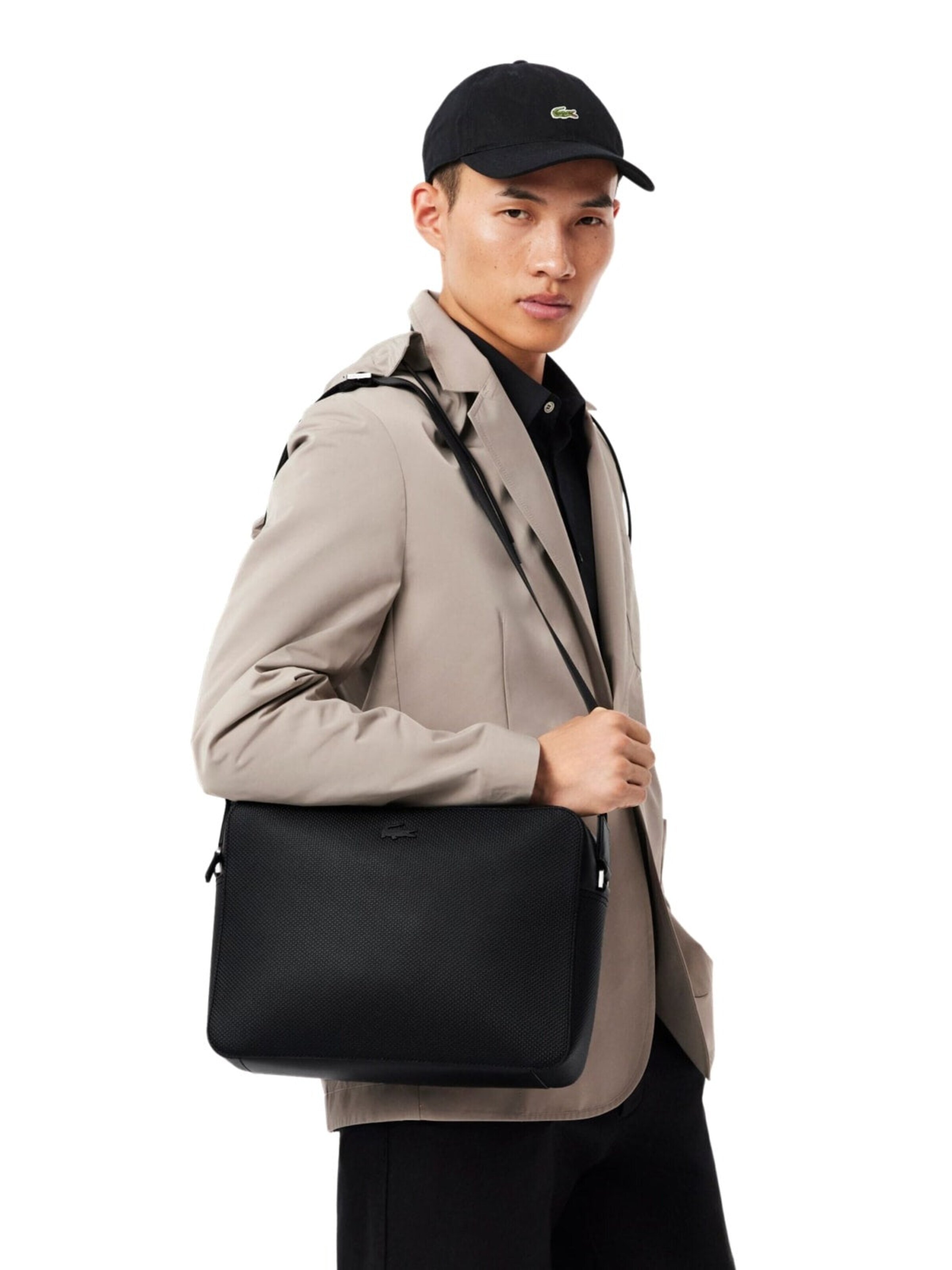 LACOSTE Taška cez rameno 'Lacoste Sac à bandoulière Chantaco en cuir Noir' - Čierna