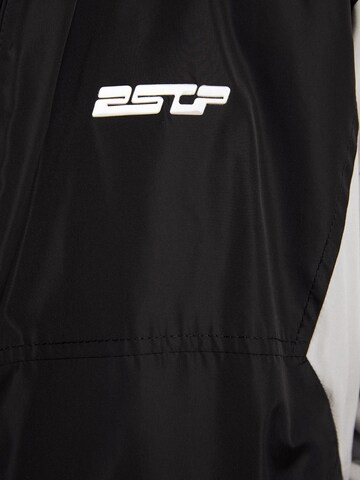 Bershka Přechodná bunda – černá