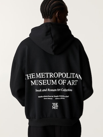 Bluză de molton de la Pull&Bear pe negru: față