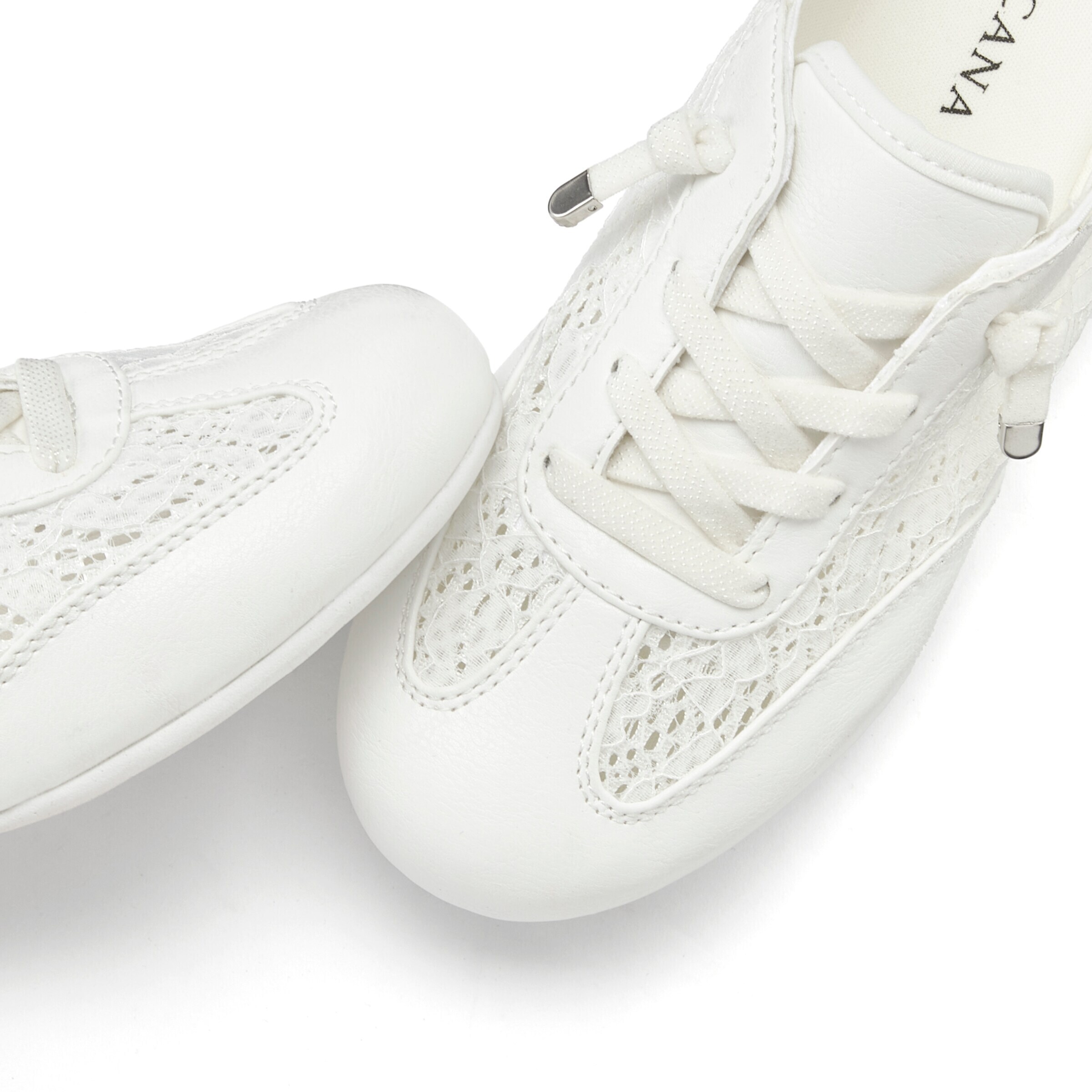 LASCANA Låg sneaker i vit